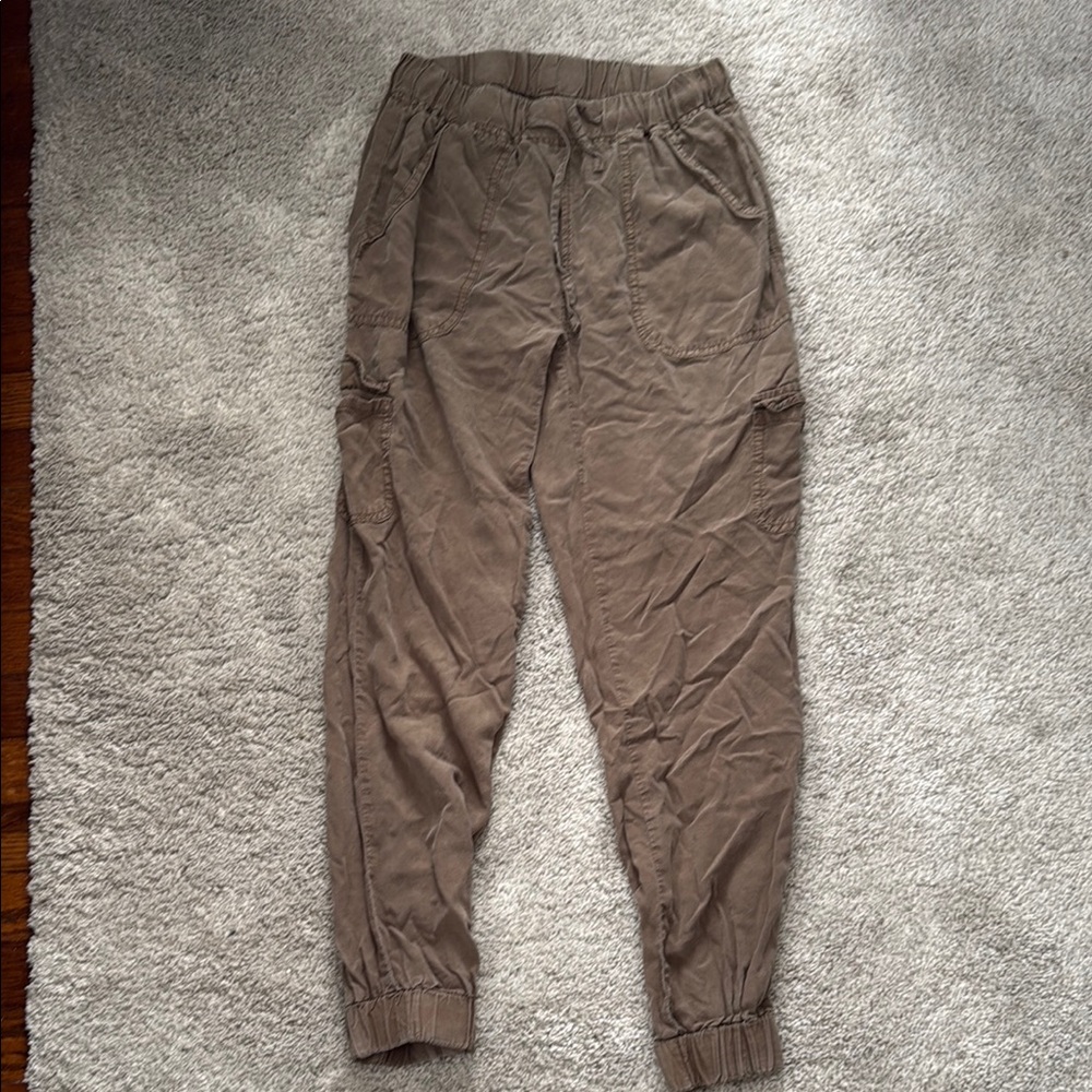 Women’s green cargo pants